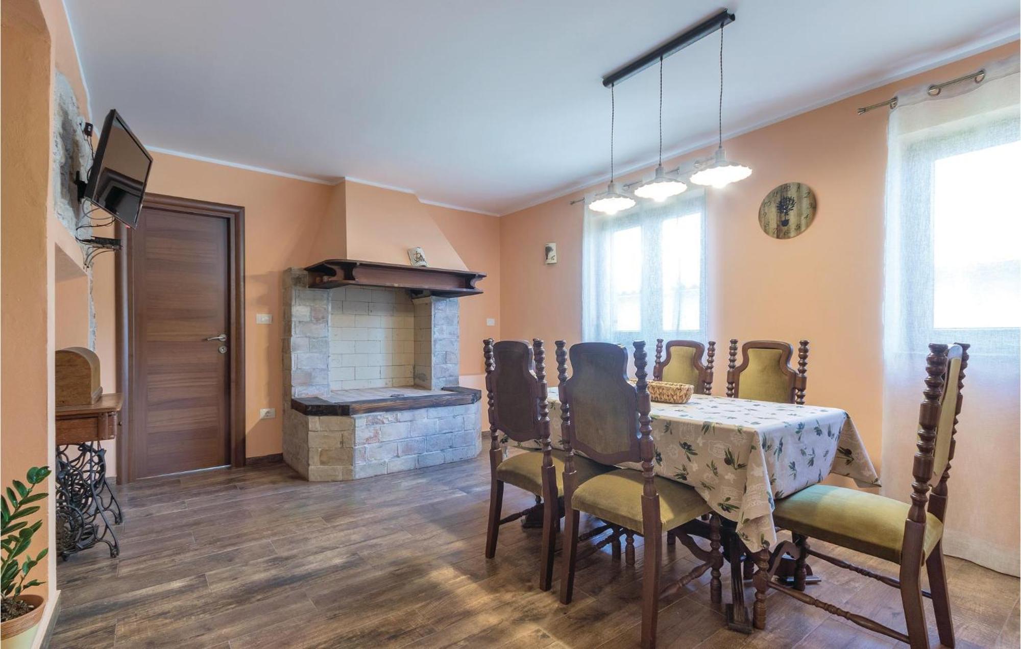 Vikendica Stunning In With Wifi Pula