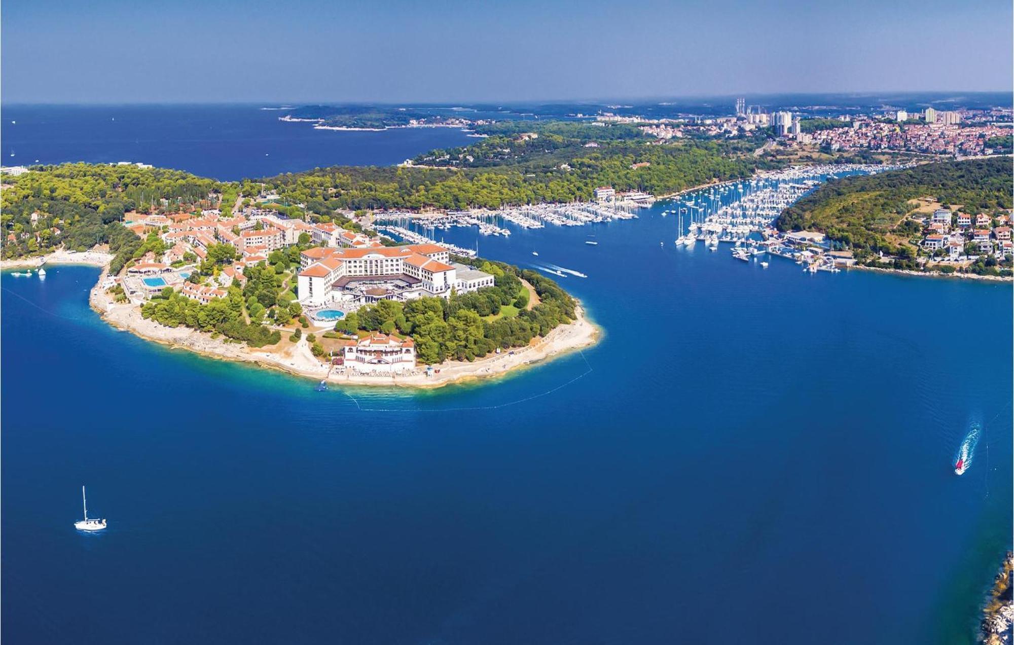 Stunning In With Wifi Vikendica Pula